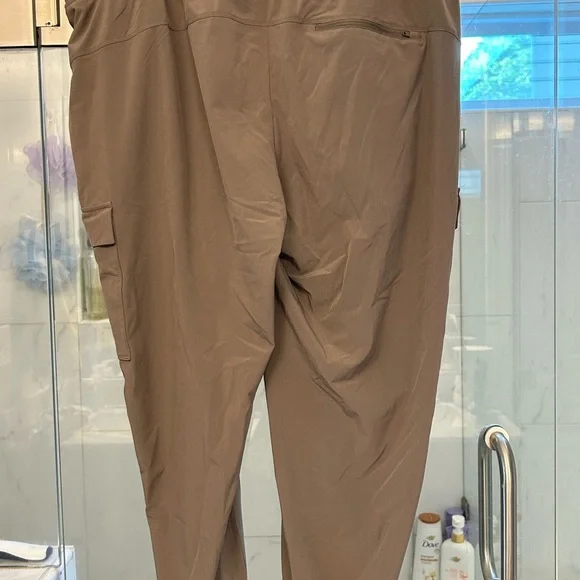 Women’s All in Motion Brown Cargo joggers - Picture 2 of 4